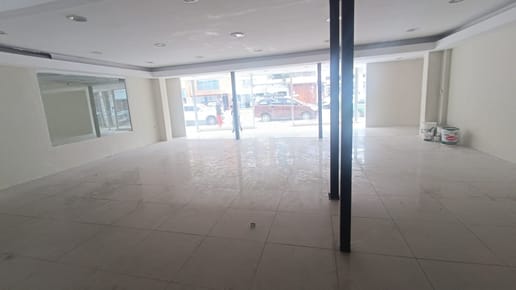 LOCAL EN ALQUILER AMPLIO FRONTIS