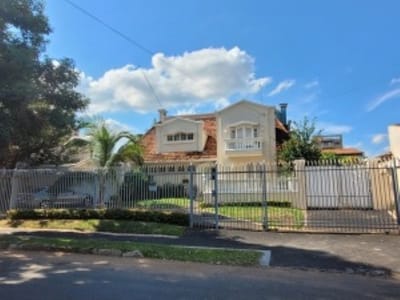 IMPORTANTE CASA EN BARRIO SAN CRISTOBAL