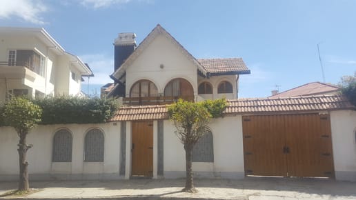 Hermosa Casa en Zona Residencial cerca del Estadio Felix Capriles