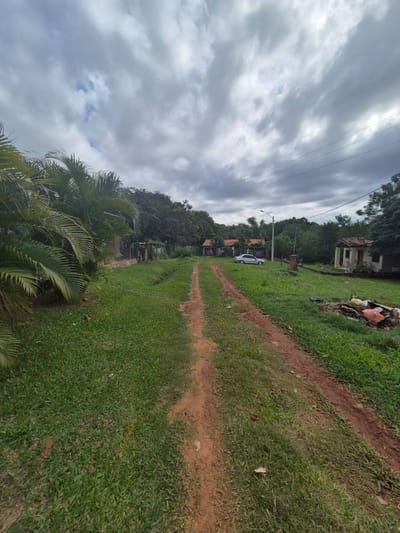 En venta gran terreno con ubicación estratégica en Loma Merlo Luque