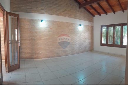 VENDO CASA EN PLANTA BAJA - ZONA CONMEBOL