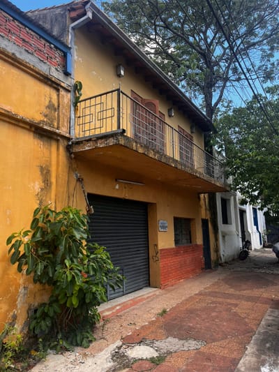 TINGLADO EN ESQINA SAJONIA 