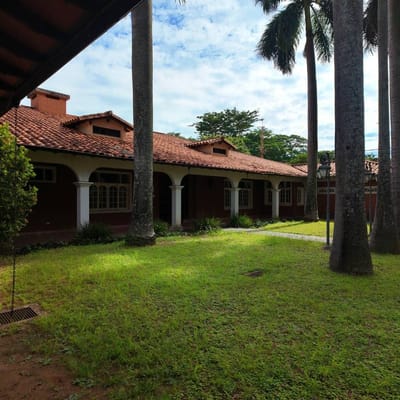 EN VENTA AMPLIA CASA DE 2558 M2 A REMODELAR - LA RECOLETA - ASUNCION