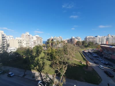 VENTA APARTAMENTO TRES DORMITORIOS Y SERVICIO, PUNTA CARRETAS