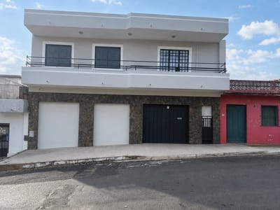 VENDO CASA CON VISTA AL RIO EN SAJONIA