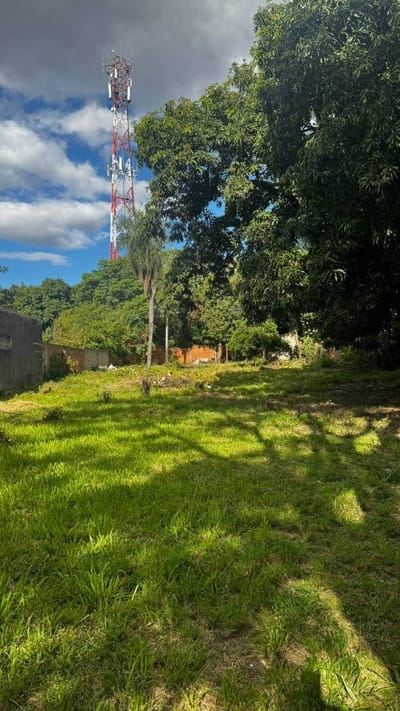 Terreno 1.374 m² en esquina | Lambaré