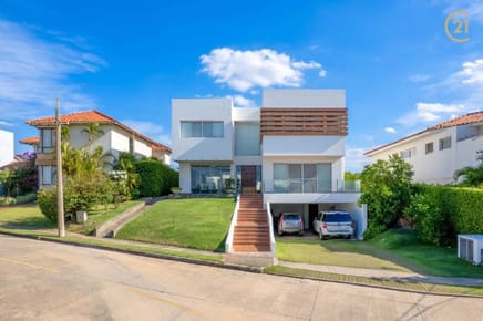 CASA EN VENTA - URUBO GARDEN 