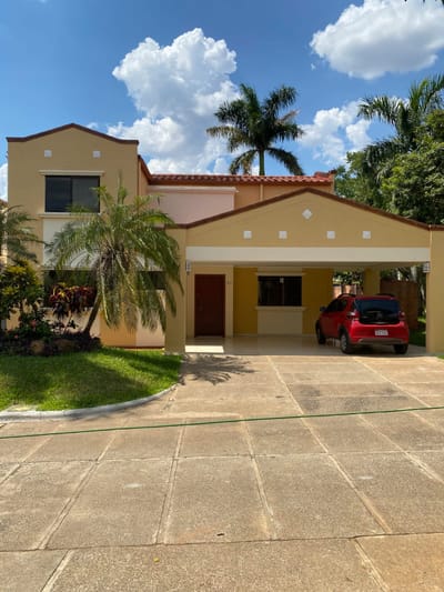 EN VENTA CASA DE 3 DORMITORIOS ZONA CONMEBOL