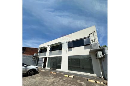 EXCLUSIVO SHOWROOM CON OFICINAS 