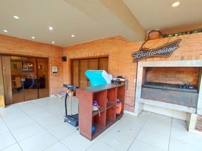 RESIDENCIA EXCLUSIVA EN CONDOMINIO - SAN LORENZO