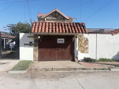 CASA  UBICADA CERCA A LA UCEBOL  6TO ANILLO