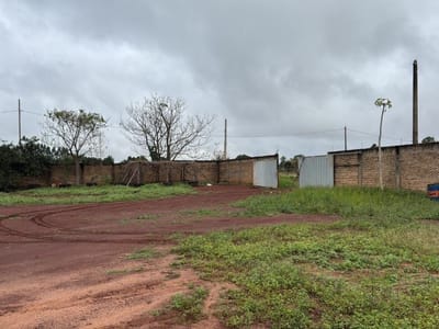 TERRENO DE 4.900 M2 EN BARRIO TATI YUPI