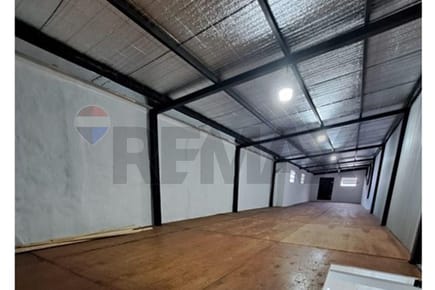 En alquiler salón comercial de 180m2 en el mercado 4