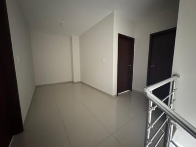 CASA EN VENTA DE 4 DORMITORIOS EN CONDOMINIO BARCELONA