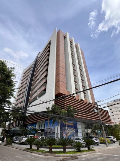 DEPARTAMENTO AMOBLADO DE 3 DORMITORIOS EN SUITE, ALQUILER EN MADERO RESIDENCE