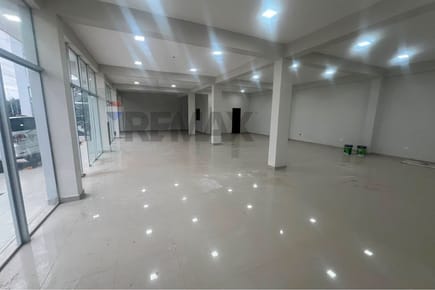 ALQUILER DE SALÓN COMERCIAL EN LIMPIO