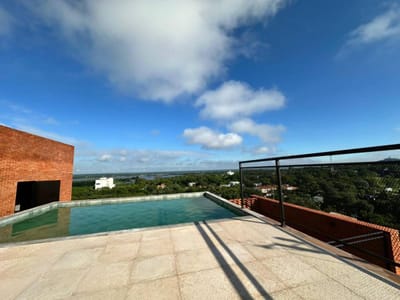 EN ALQUILER DEPARTAMENTO DE 3 DORMITORIOS EN EDIFICIO VISTA AL GOLF, ZONA YATCH