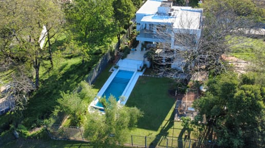 Vendo lujosa residencia en Lambaré – Zona Yacht | USD 770.000