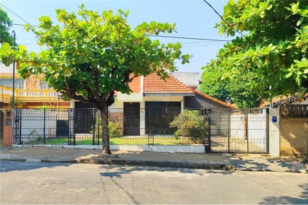 EN VENTA HERMOSA CASA EN BARRIO SAJONIA