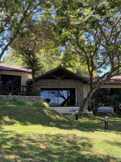 RESIDENCIA CON VISTA AL LAGO - SAN BERNARDINO