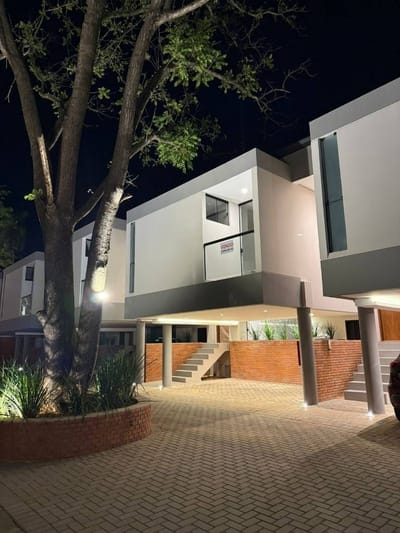 En venta hermoso duplex en condominio en Luque
