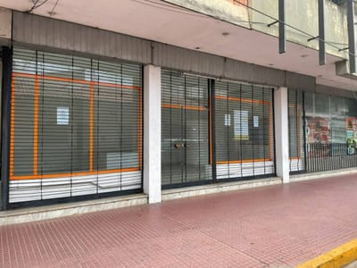 Of. o local comercial en alquiler Calle Chuquisaca esquina Ballivián