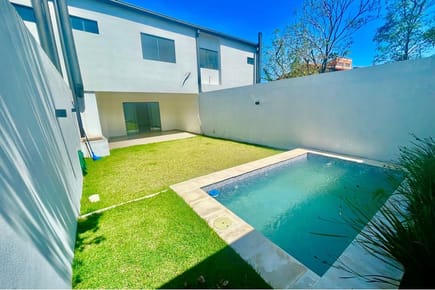 FINO DUPLEX A ESTRENAR CON PISCINA EN LOMA PYTA