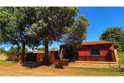 EN VENTA CASA EN ESQUINA CON EXCELENTE UBICACIÓN