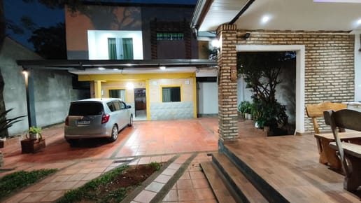 Casa de dos plantas - San Lorenzo, zona Palacio de Justicia