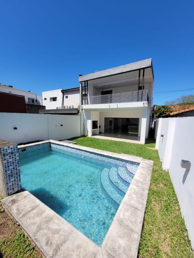 ZONA RAKIURA - EN ALQUILER DUPLEX DE 3 DORMITORIOS 