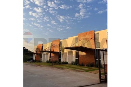 Alquilo Duplex en barrio cerrado 