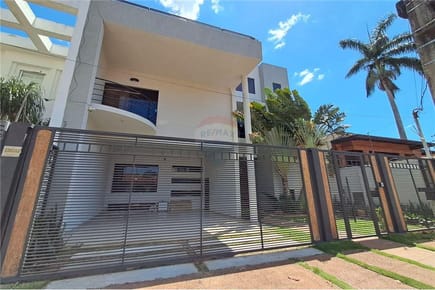 Alquilo hermosa residencia en Mburucuyá