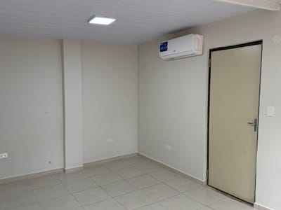 ALQUILER DE OFICINA EN BARRIO MBURUCUYA, ASUNCIÓN