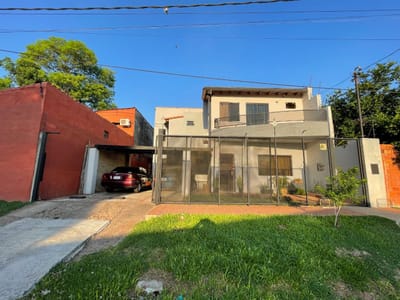 A LA VENTA CASA CON PISCINA EN LAMBARE