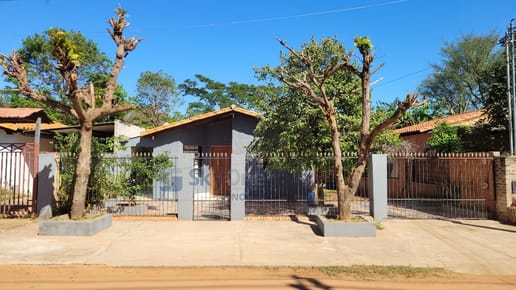 VENDO CASA DE 3 DORMITORIOS EN LUQUE BARRIO - MORA CUÉ