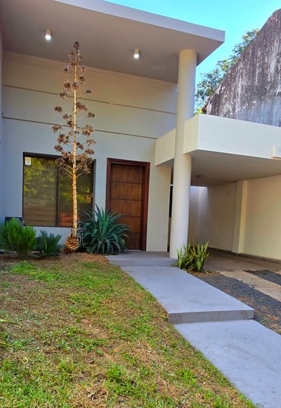 En Venta Dúplex En Las Mercedes Usd 220.000. Sobre La Av. Gral. Santos. 