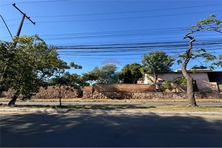 Vendo Terreno sobre la Avenida Artigas.OPORTUNIDAD DE INVERSION