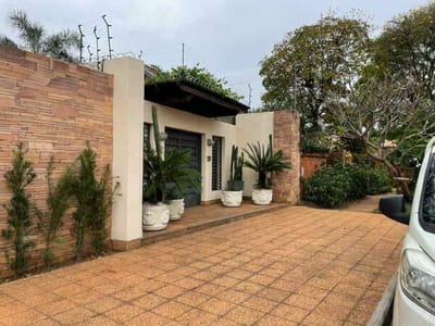 Vendo amplia y fina residencia en Villa Aurelia Asuncion