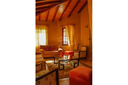 VENTA LUJOSA RESIDENCIA AMOBLADA-BO. MBOCAYATY