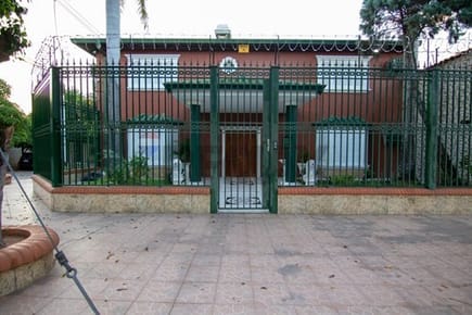 VENDO EN LAMBARE RESIDENCIA AMOBLADA BARRIO KENNEDY