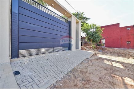 Vendo Duplex con Patio.50mts Avda VON POLESKY. Hipermercado Luisito 