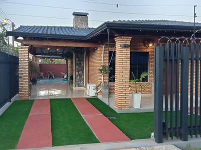 VENDO CASA EN CAACUPÉ CON PICINA EN CAACUPE