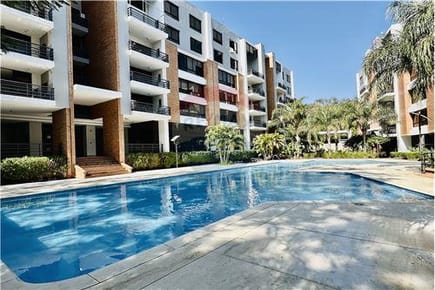 Departamento de 2 Habitaciones + 2 Cocheras en Parque Perón 