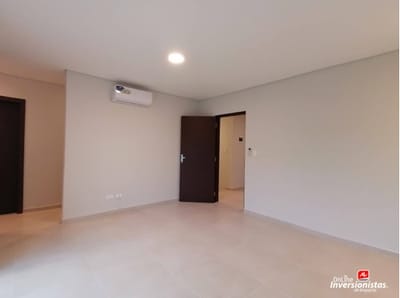 CASA TIPO TOWNHOUSE EN VENTA  Ubicado sobre la Av. Cristo Redentor km 9 1/2