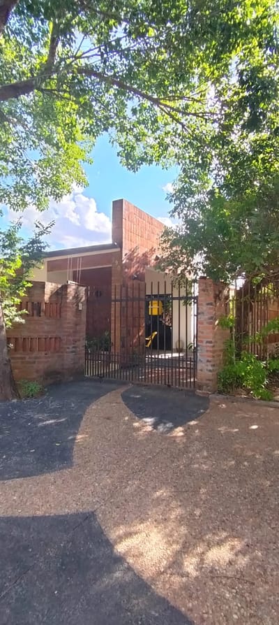 EN VENTA CASA EN SAN LORENZO