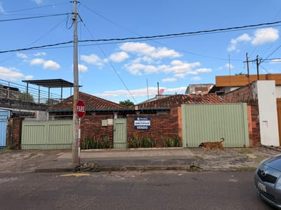VENDO CASA EN BARRIO NAZARETH - ASUNCION