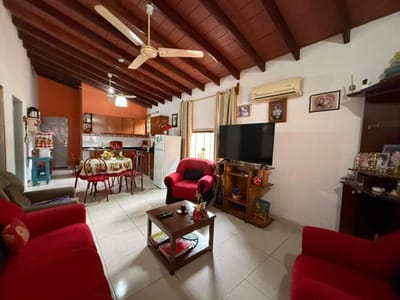 Casa con renta activa a 50 m de Av. Libertad, Luque