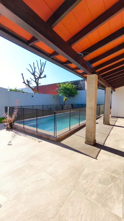 VENDO CASA DE DOS PLANTAS EN LOMA PYTA , ASUNCION 
