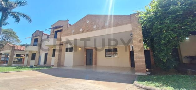 Casa 3 dormitorios, 196 m2, condominio en Luque