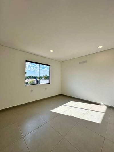 DUPLEX A ESTRENAR EN 1ER BARRIO DE LUQUE A METROS DE LA RUTA LUQUE-LIMPIO